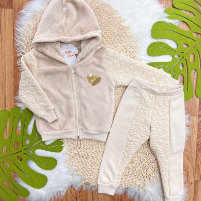 Conj. Jaqueta Peluciada Coração de Paetê e Calça de Moletom - Areia